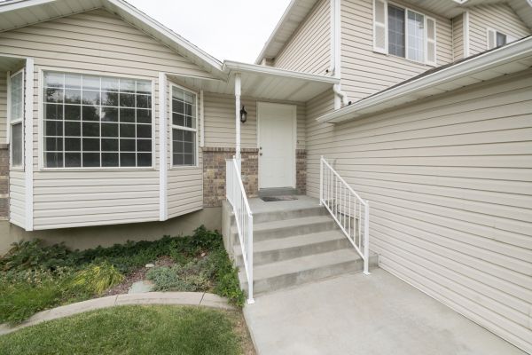 Cost of White Vinyl Siding Replacement in Glen Allen
